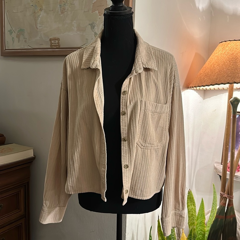 Great layering button up 🤍